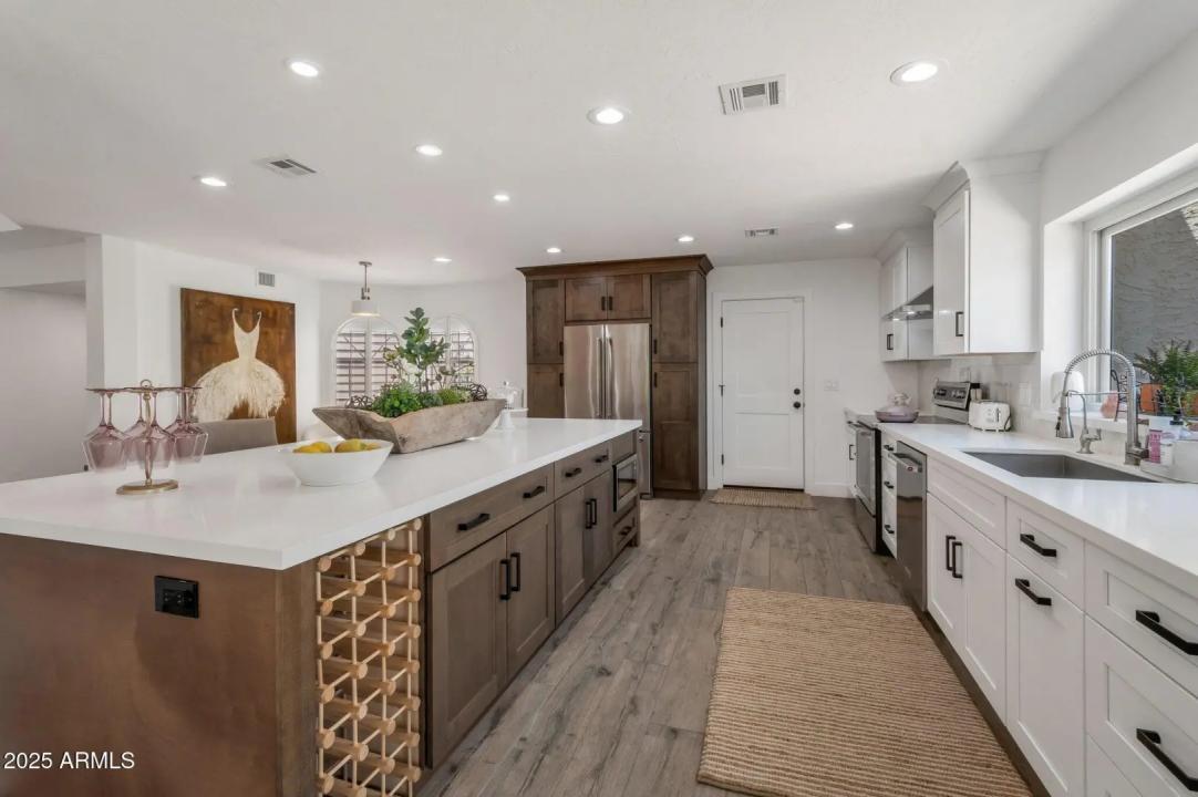 Real Estate Picture 9