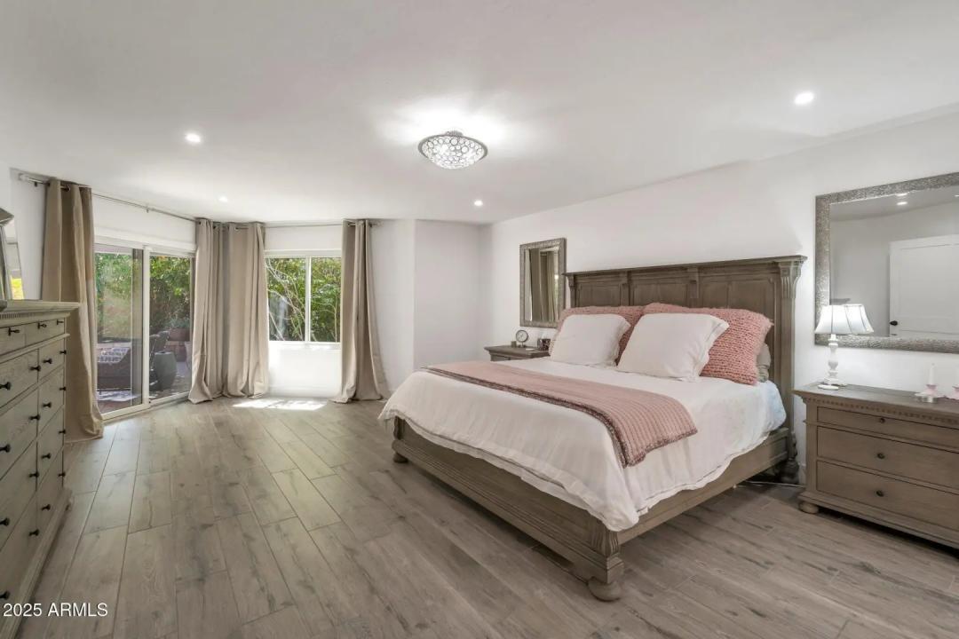 Real Estate Picture 11
