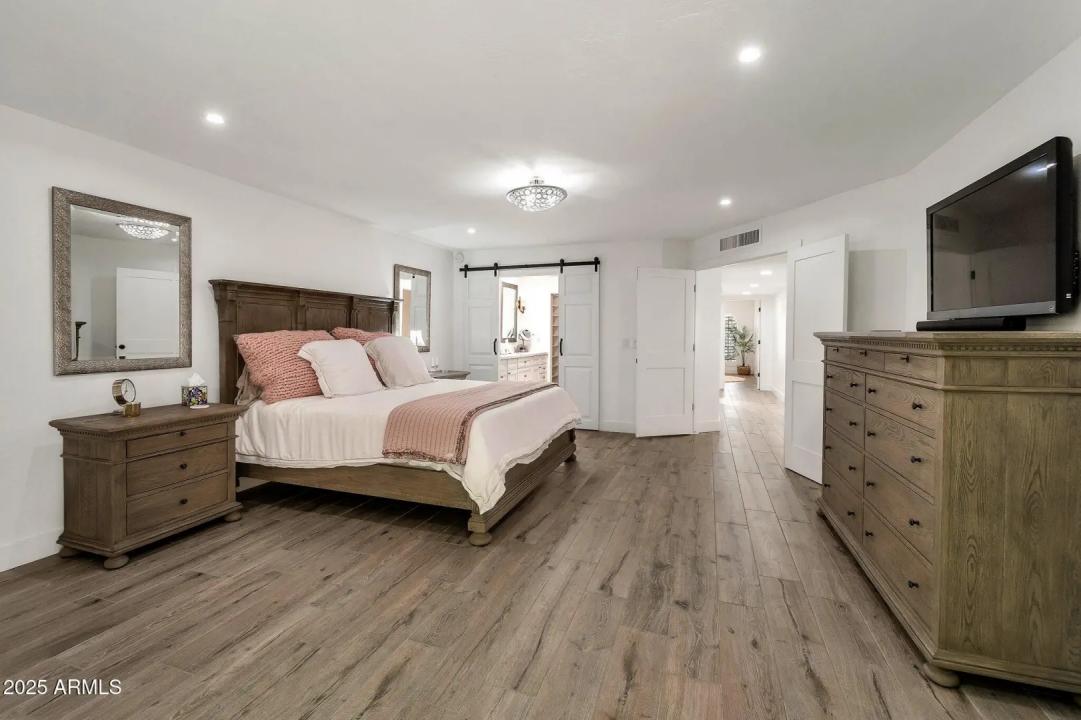 Real Estate Picture 12