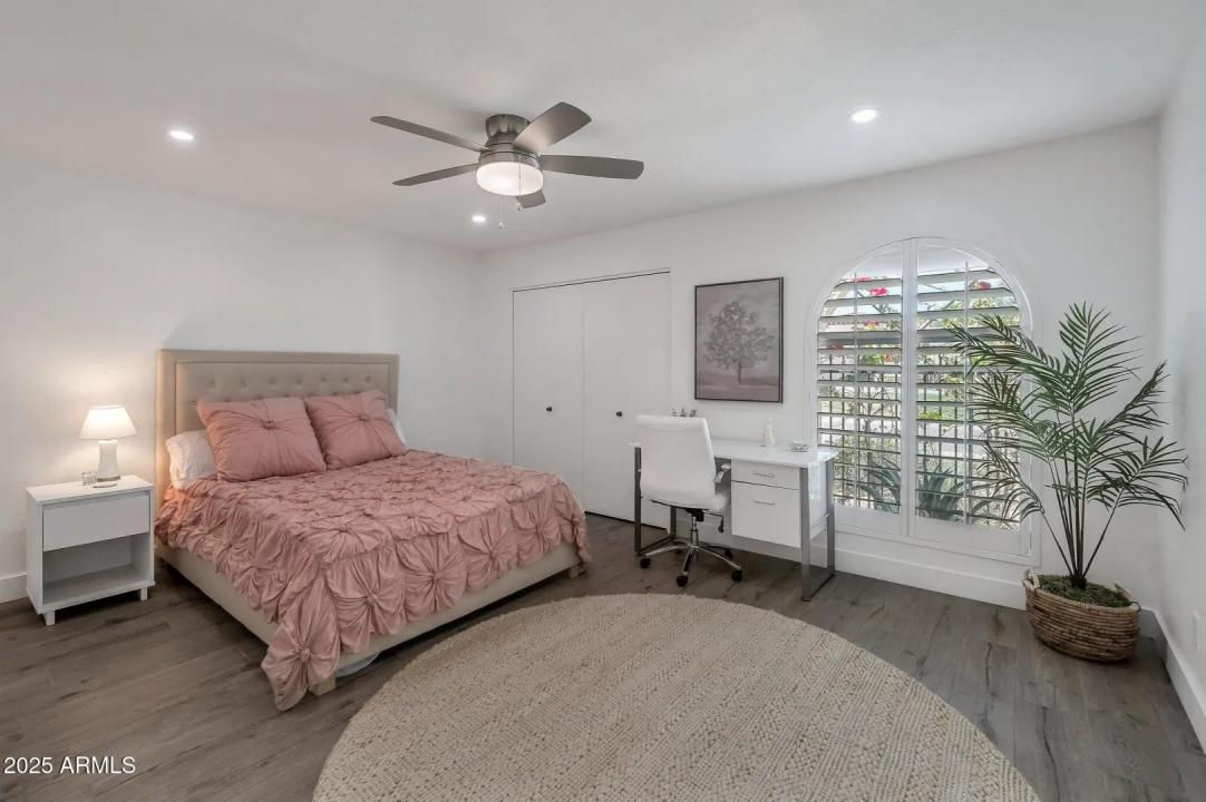 Real Estate Picture 16