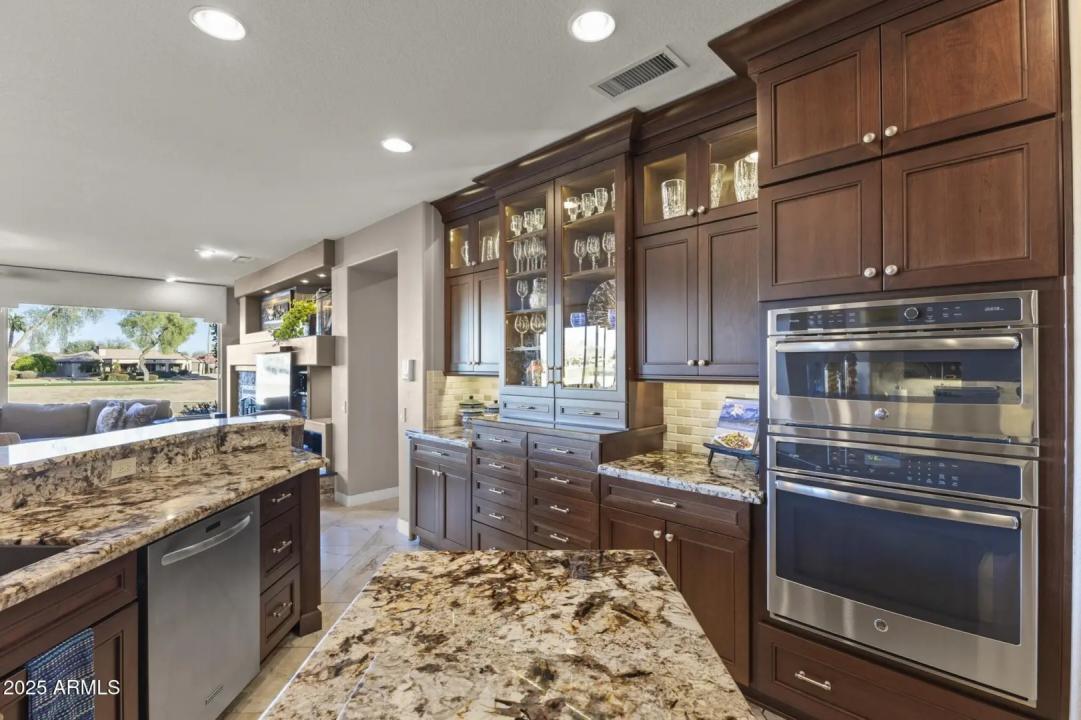 Real Estate Picture 18