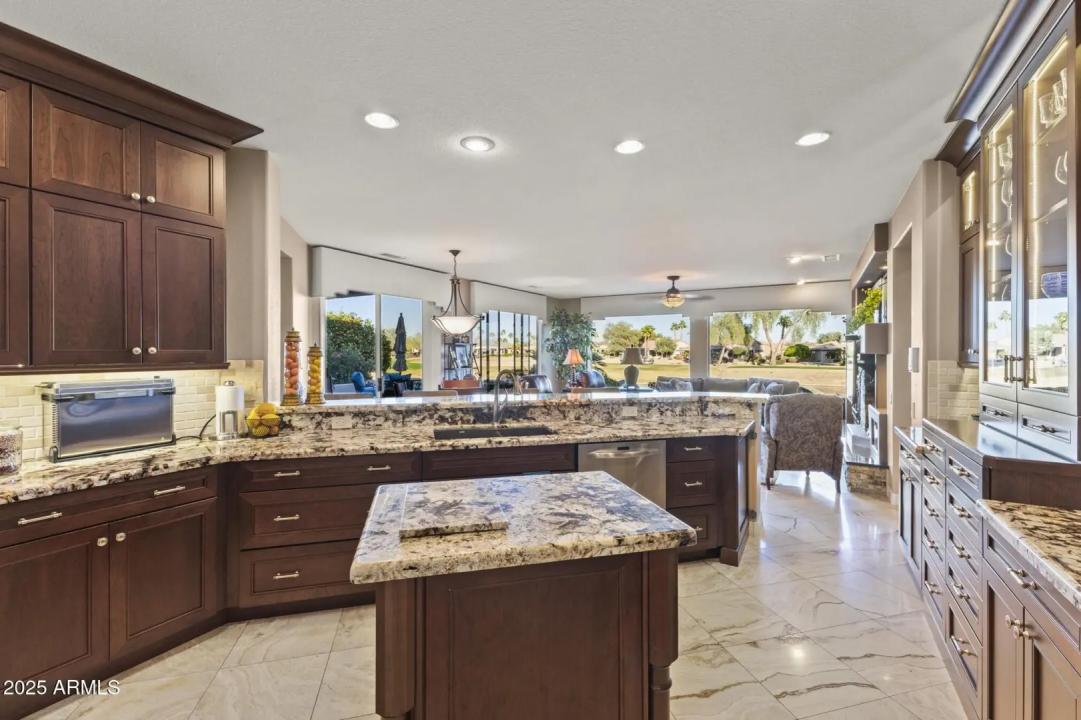 Real Estate Picture 17