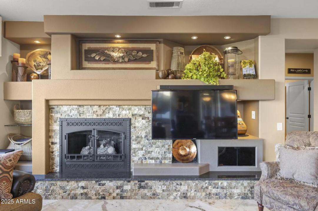 Real Estate Picture 12
