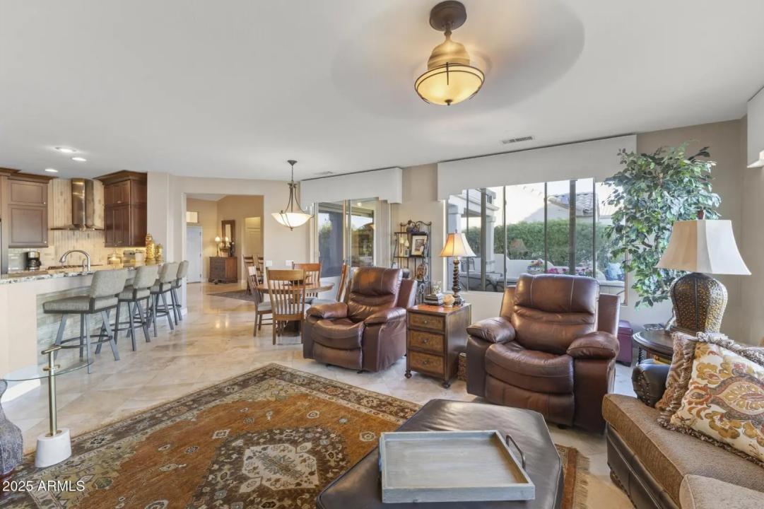 Real Estate Picture 14