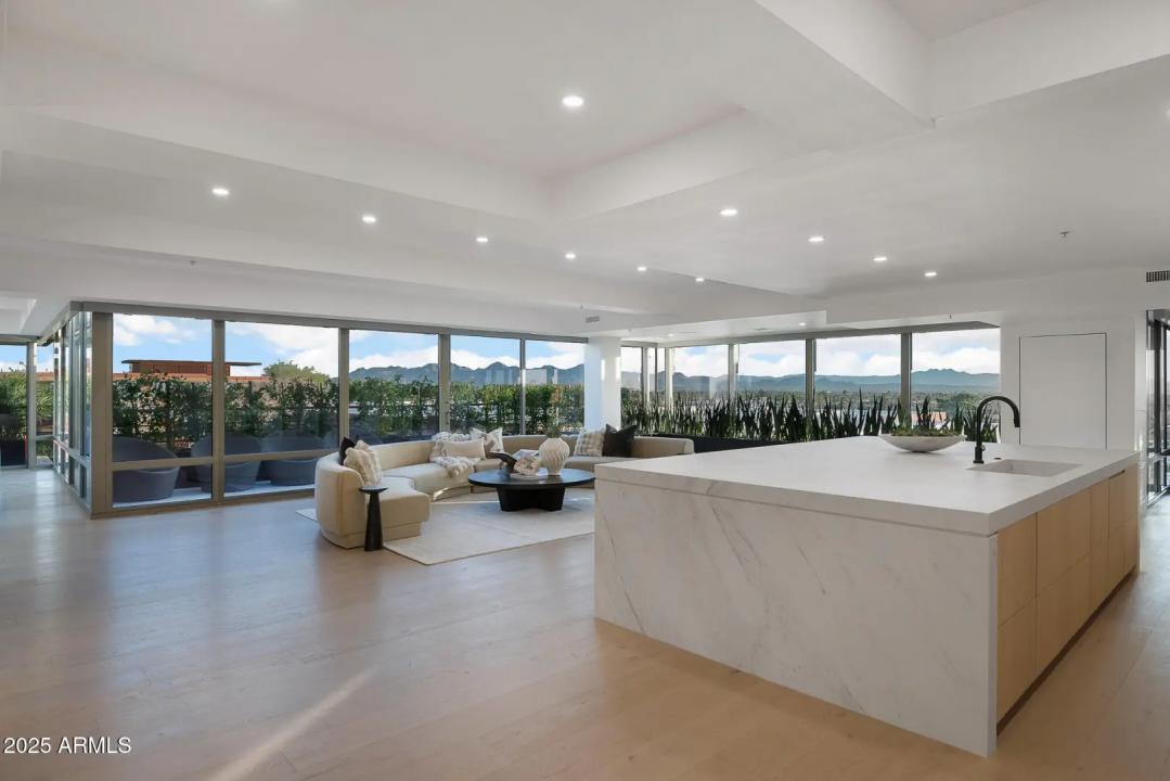 7157 E RANCHO VISTA Drive 7006 Scottsdale AZ 85251