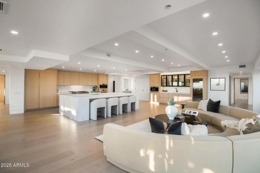 Real Estate Picture 4