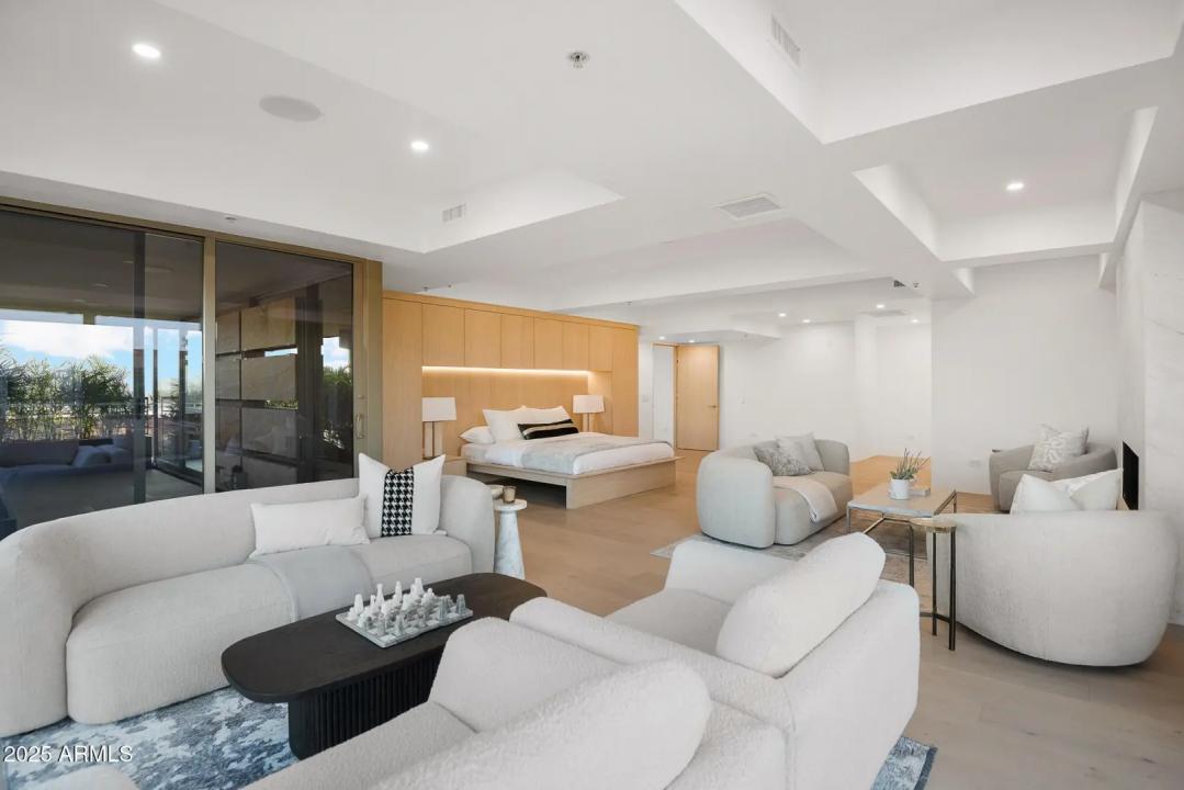 Real Estate Picture 13