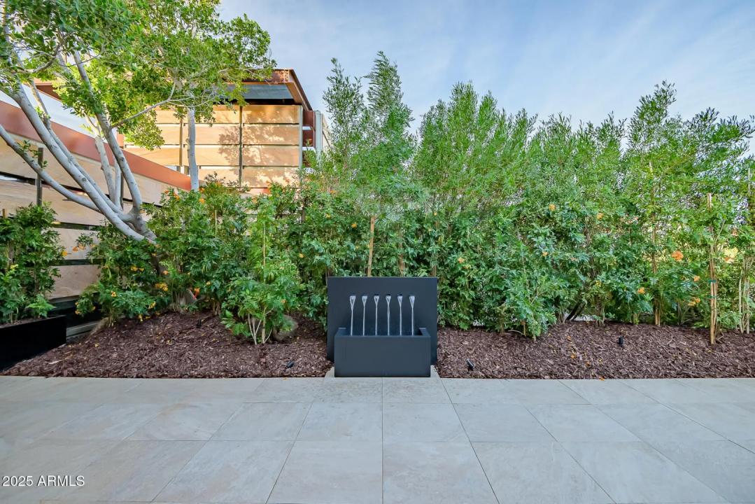 Real Estate Picture 17