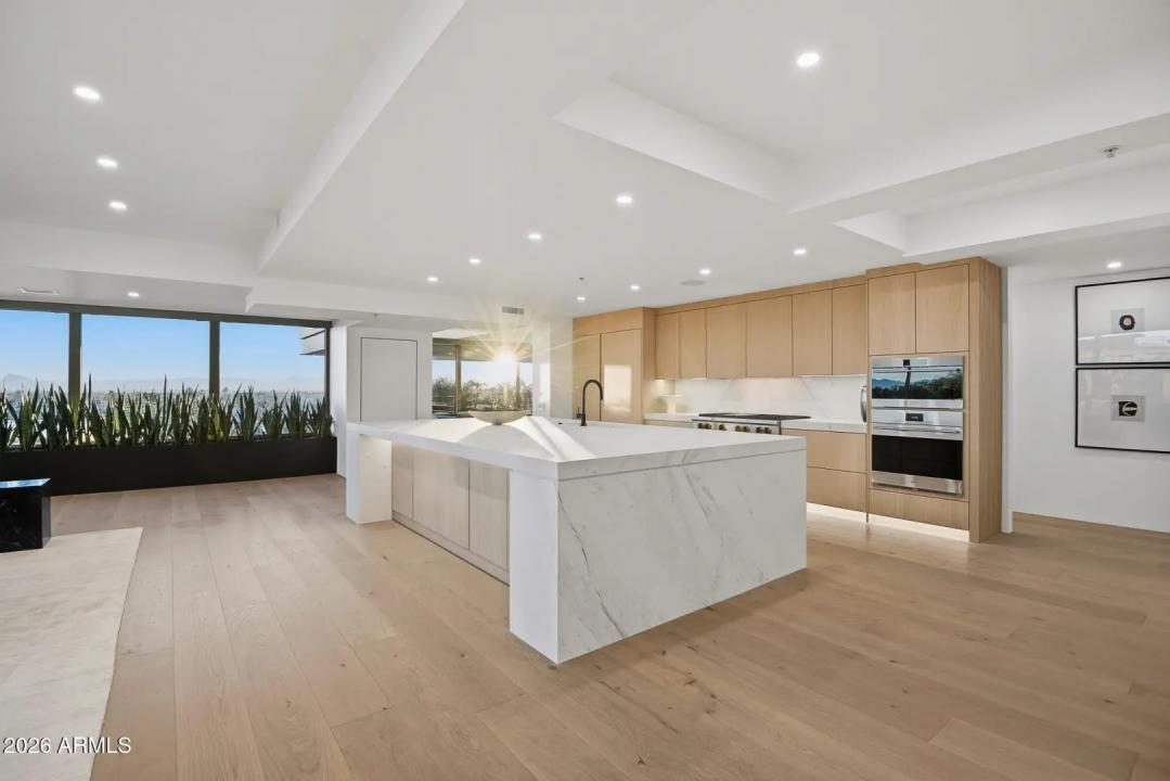 Real Estate Picture 4