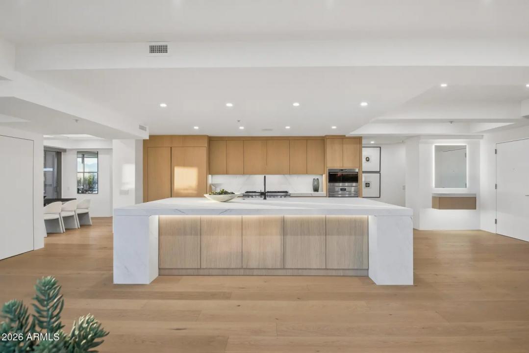 Real Estate Picture 3