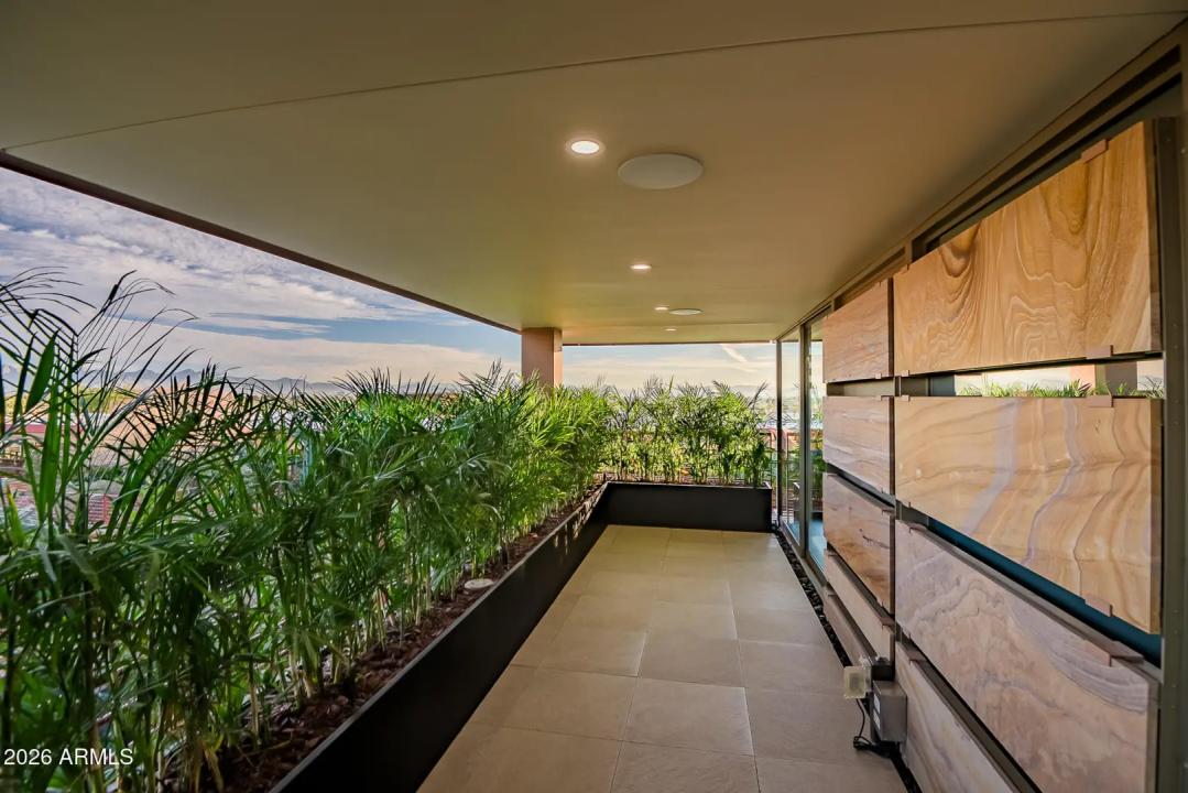 Real Estate Picture 14