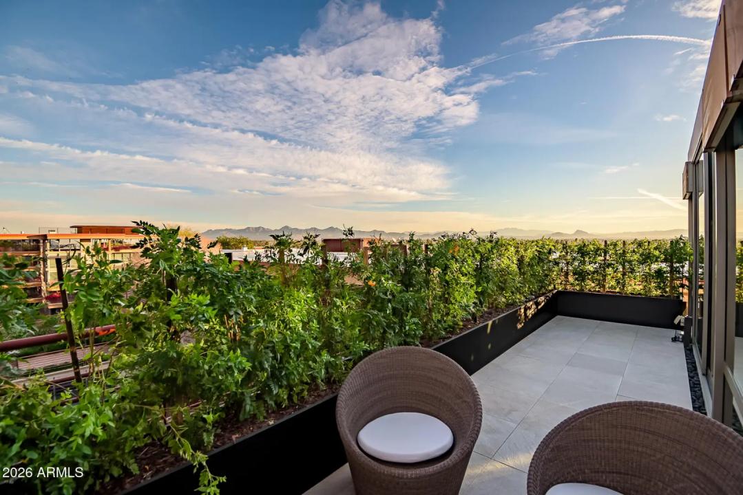 Real Estate Picture 7