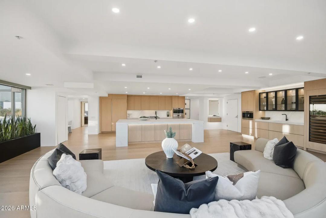 Real Estate Picture 8