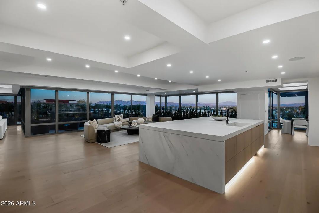 7157 E RANCHO VISTA Drive 7006 Scottsdale AZ 85251