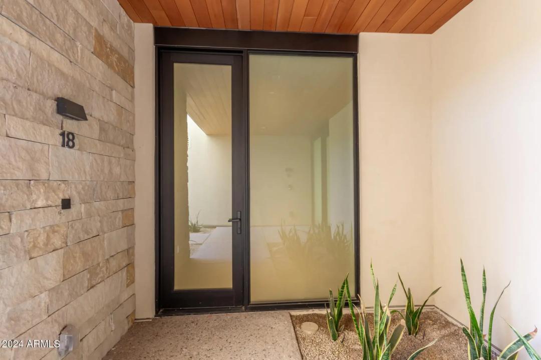 Real Estate Picture 4