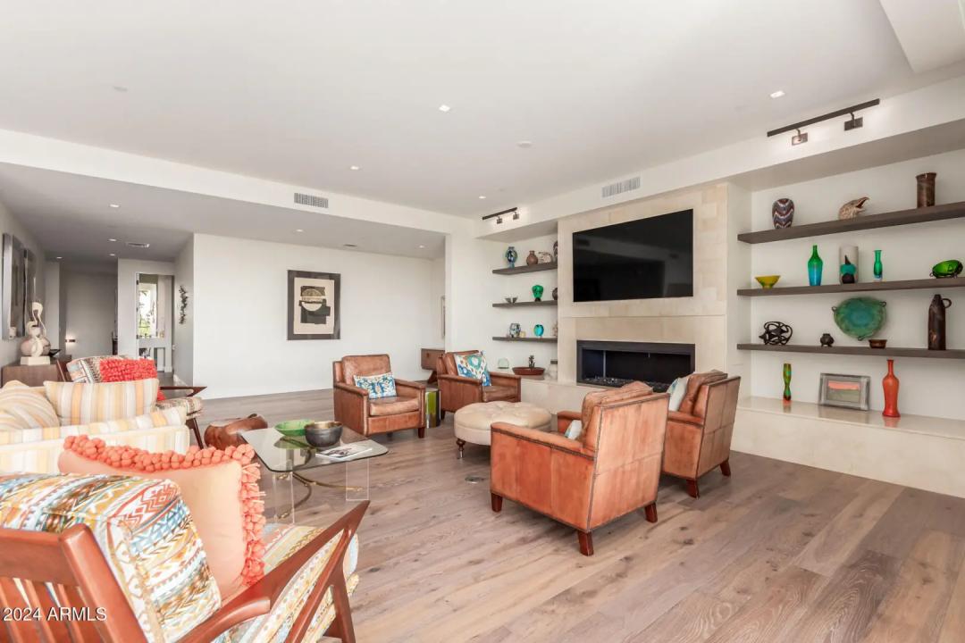 Real Estate Picture 8