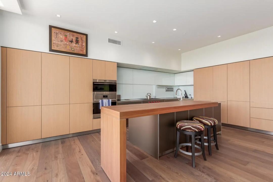 Real Estate Picture 9