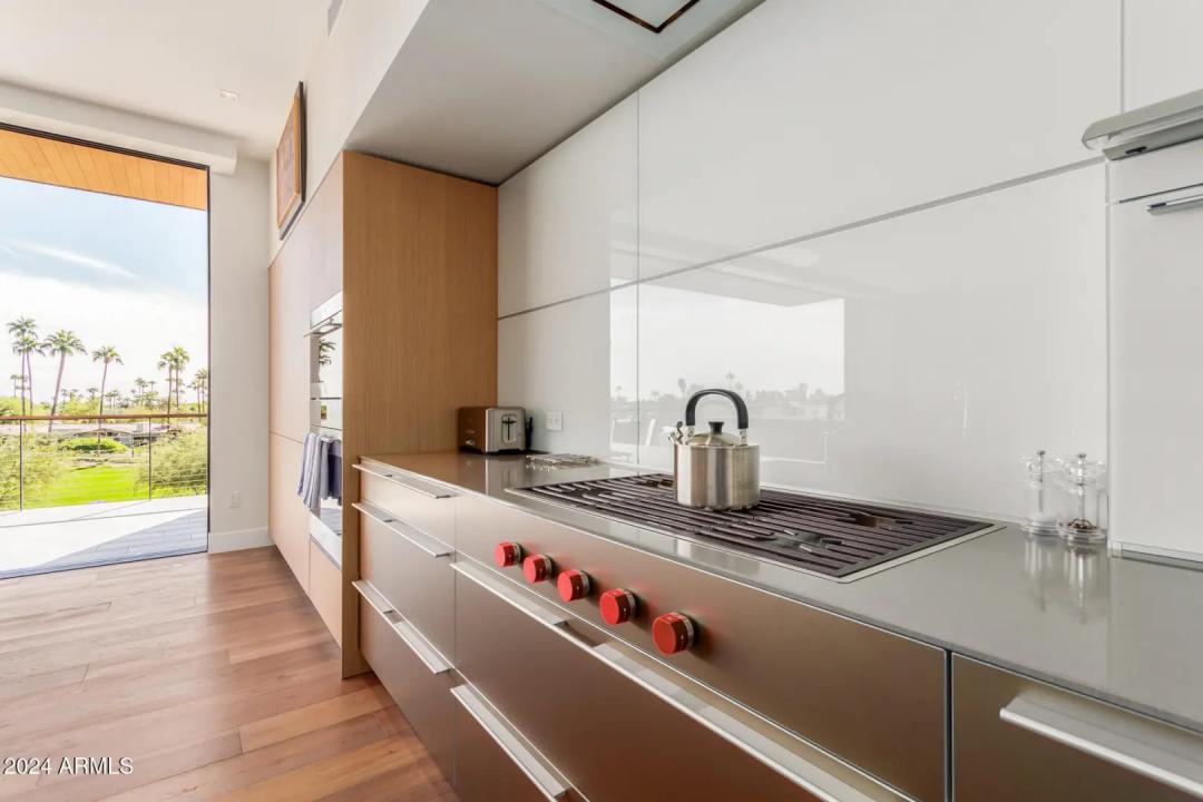 Real Estate Picture 11