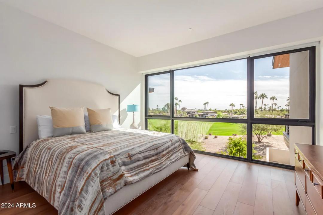Real Estate Picture 15