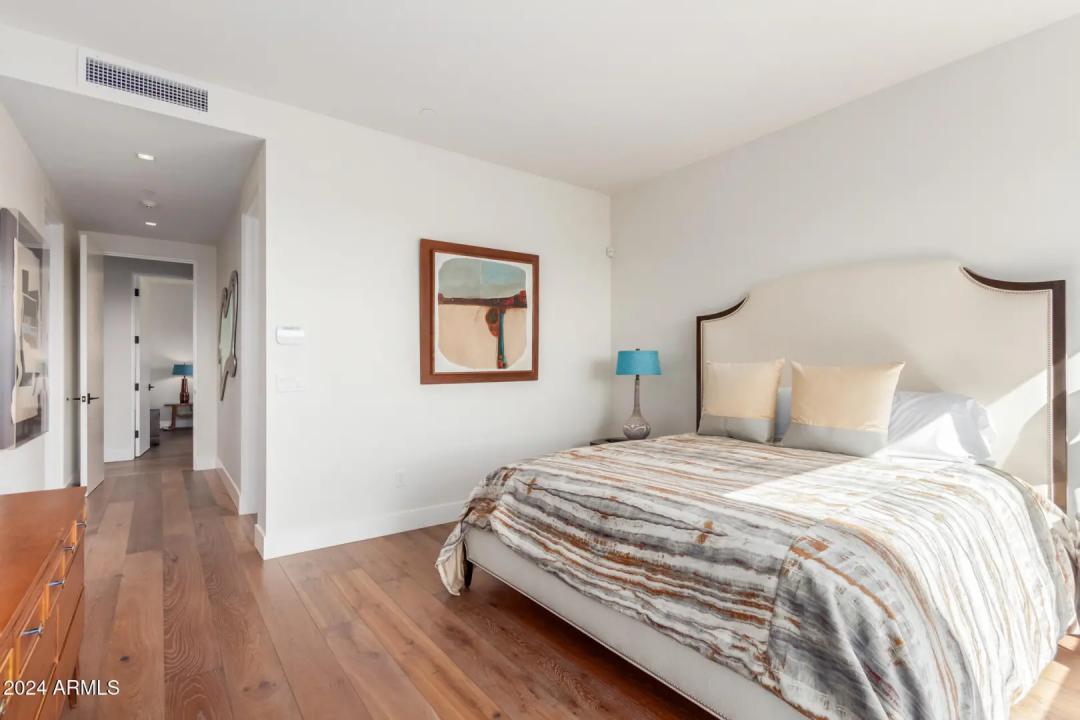 Real Estate Picture 18
