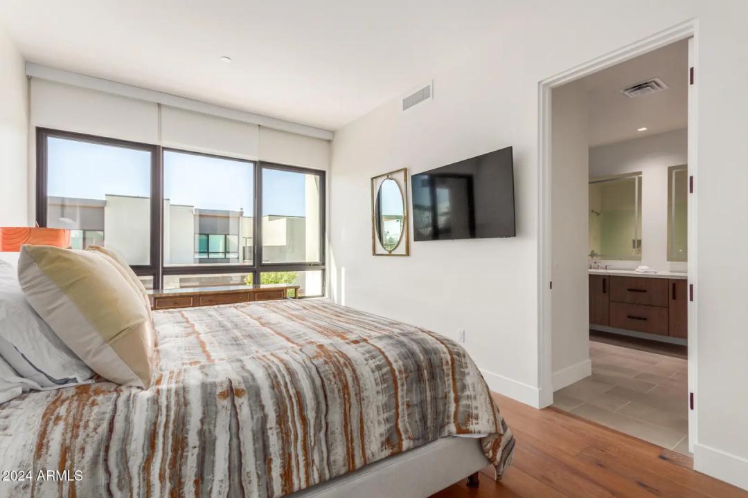 Real Estate Picture 23