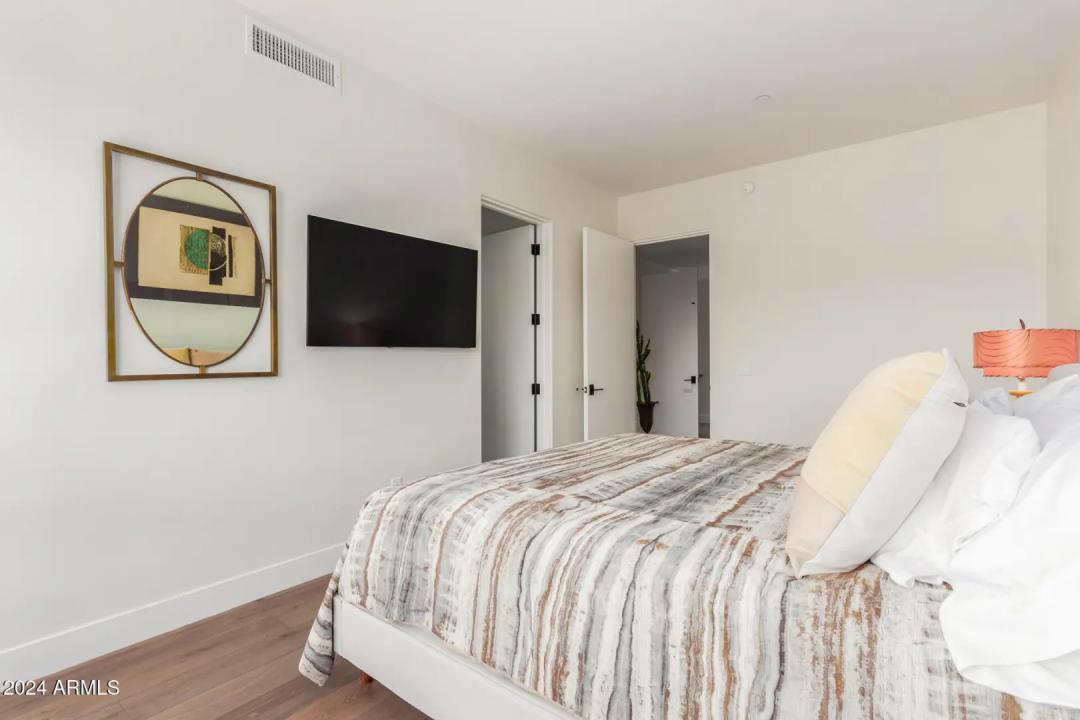 Real Estate Picture 25