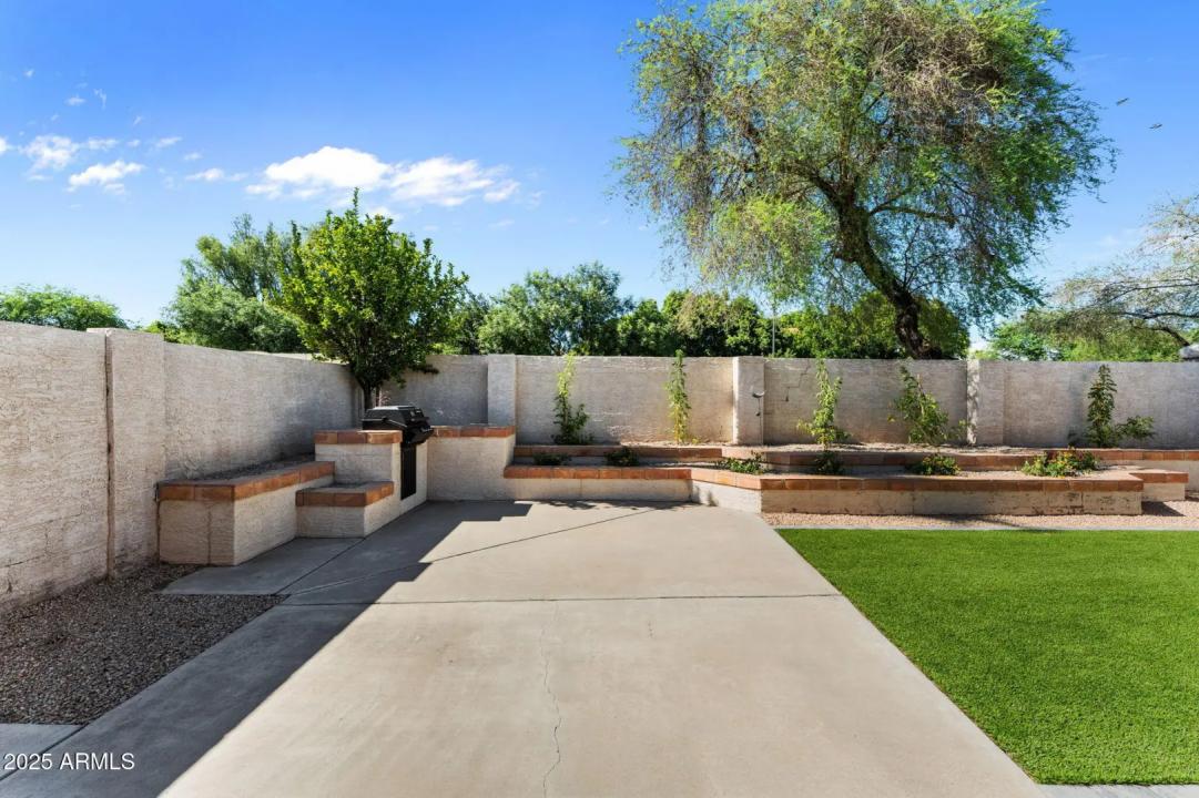 Real Estate Picture 5
