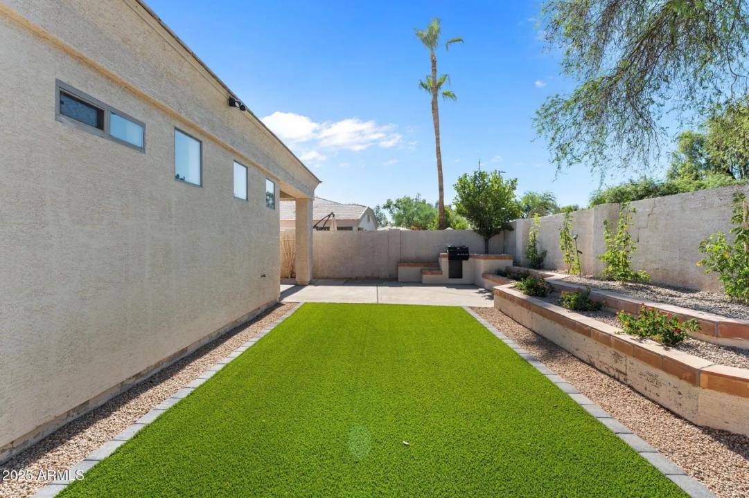 Real Estate Picture 6