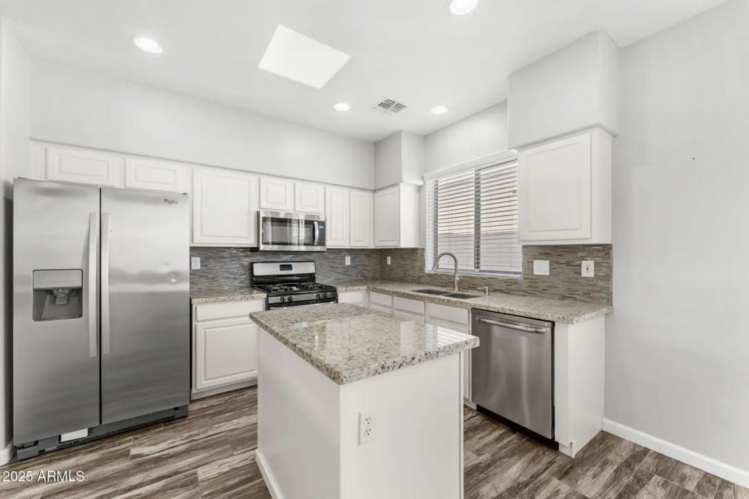 Real Estate Picture 12