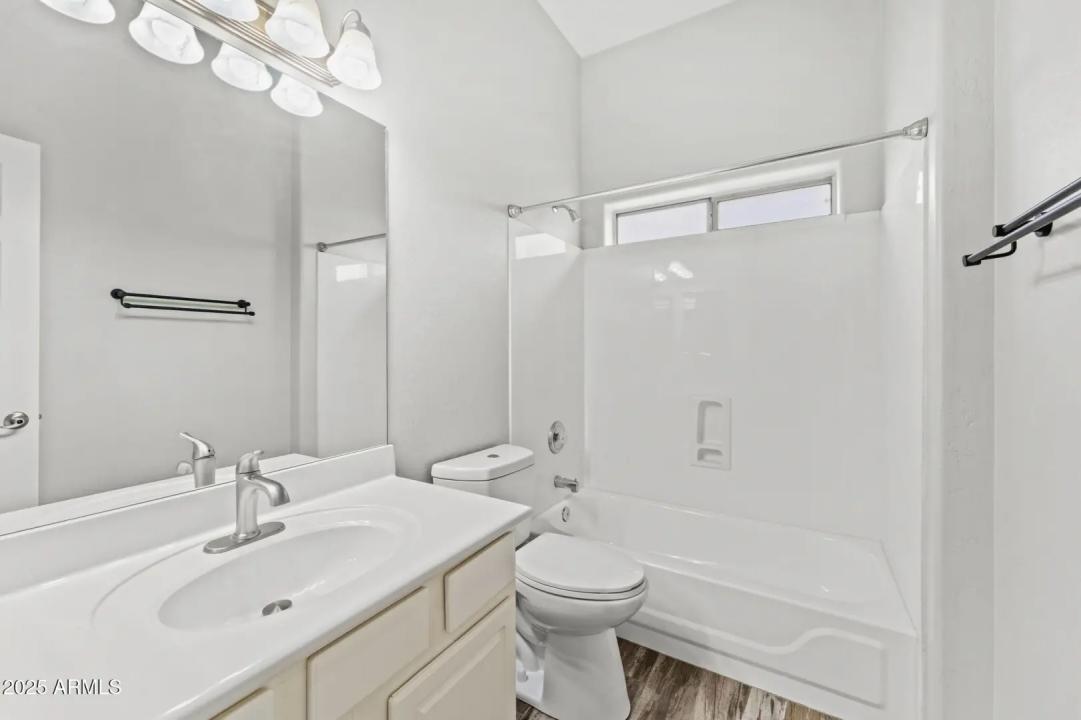 Real Estate Picture 25