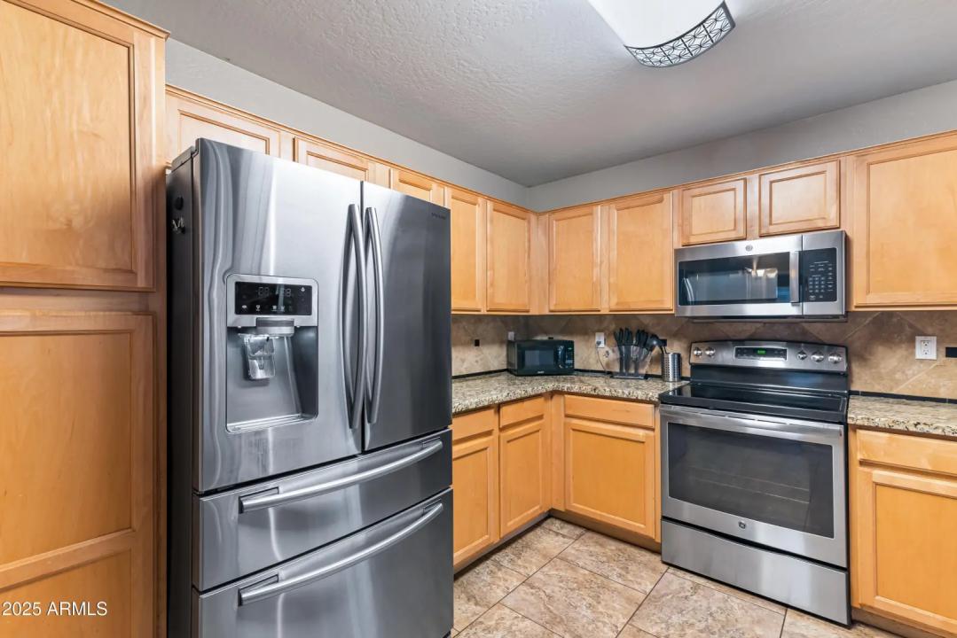 Real Estate Picture 11