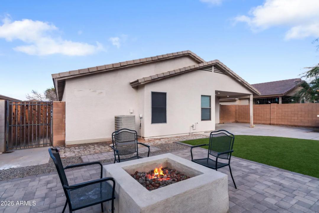 Real Estate Picture 4