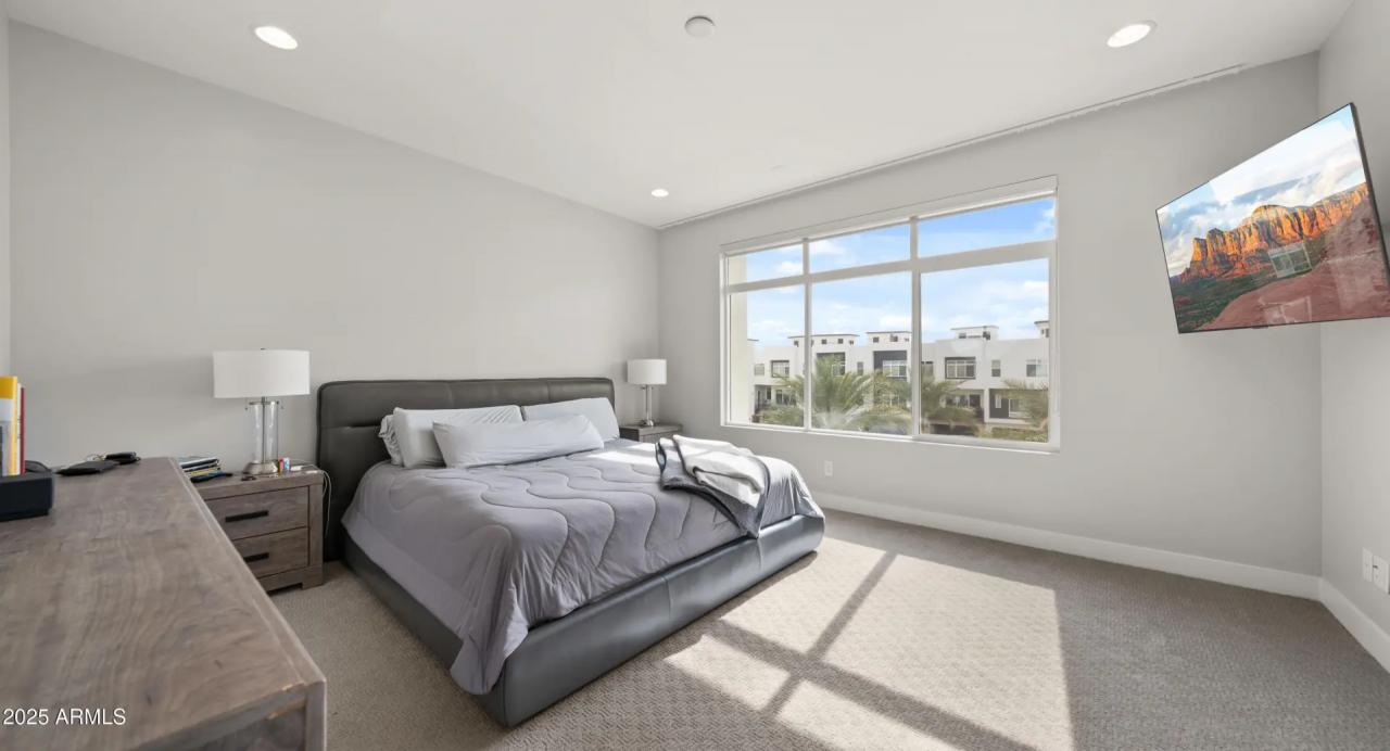 Real Estate Picture 8