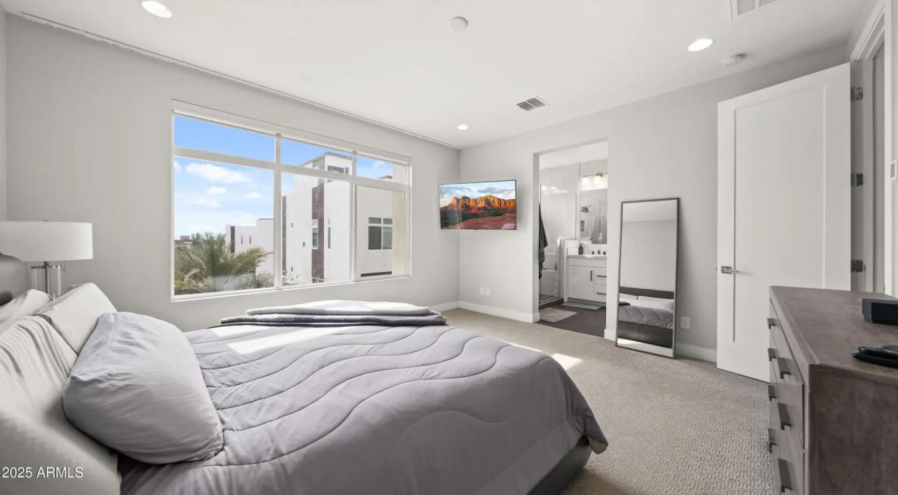 Real Estate Picture 9