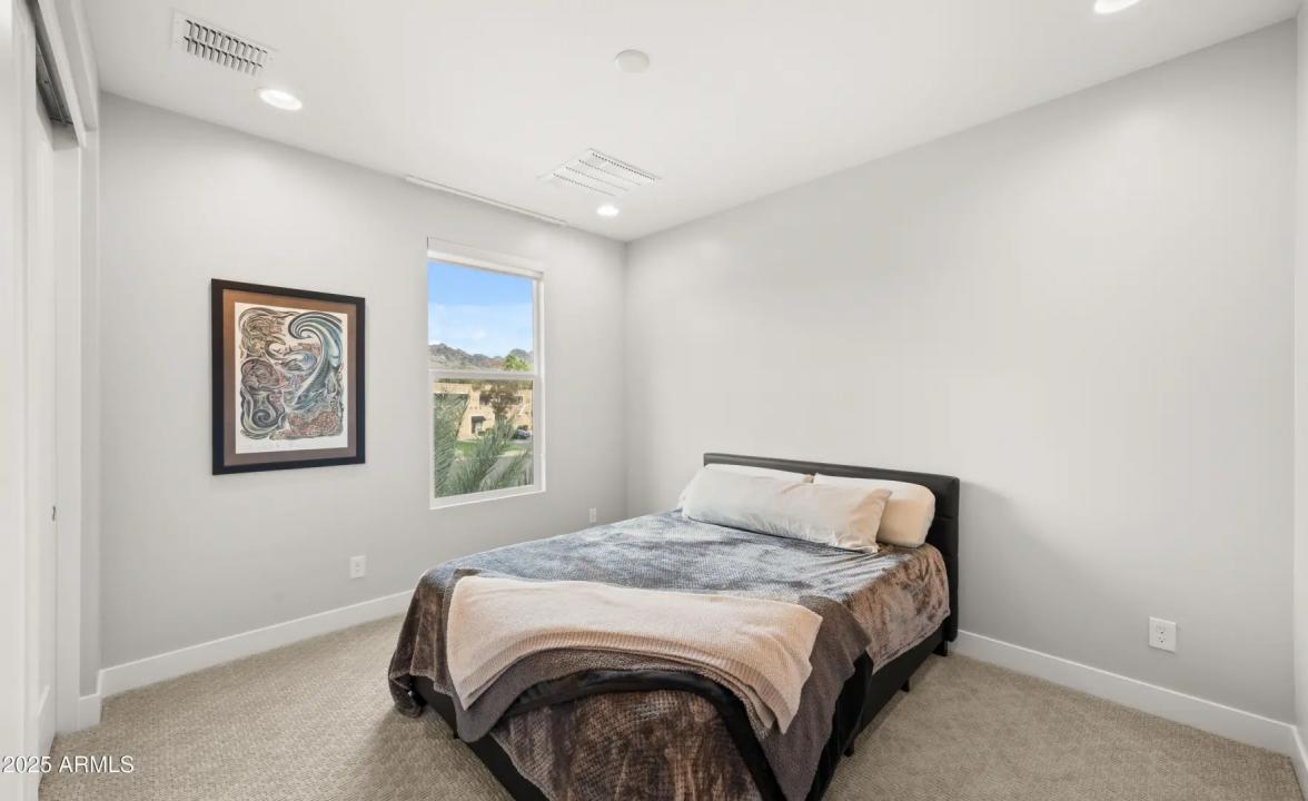 Real Estate Picture 12