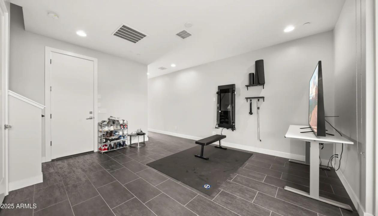 Real Estate Picture 18
