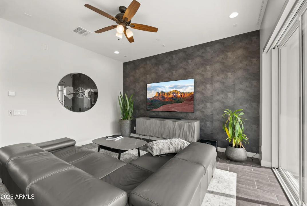 Real Estate Picture 24