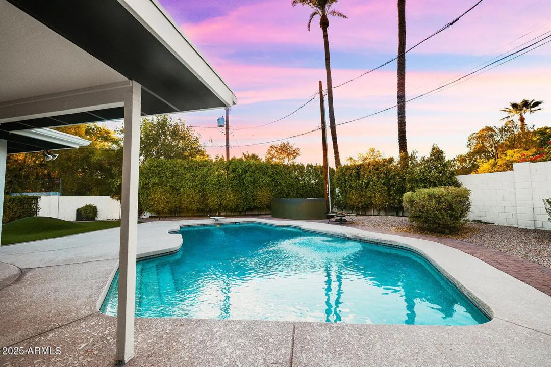 Real Estate Picture 8