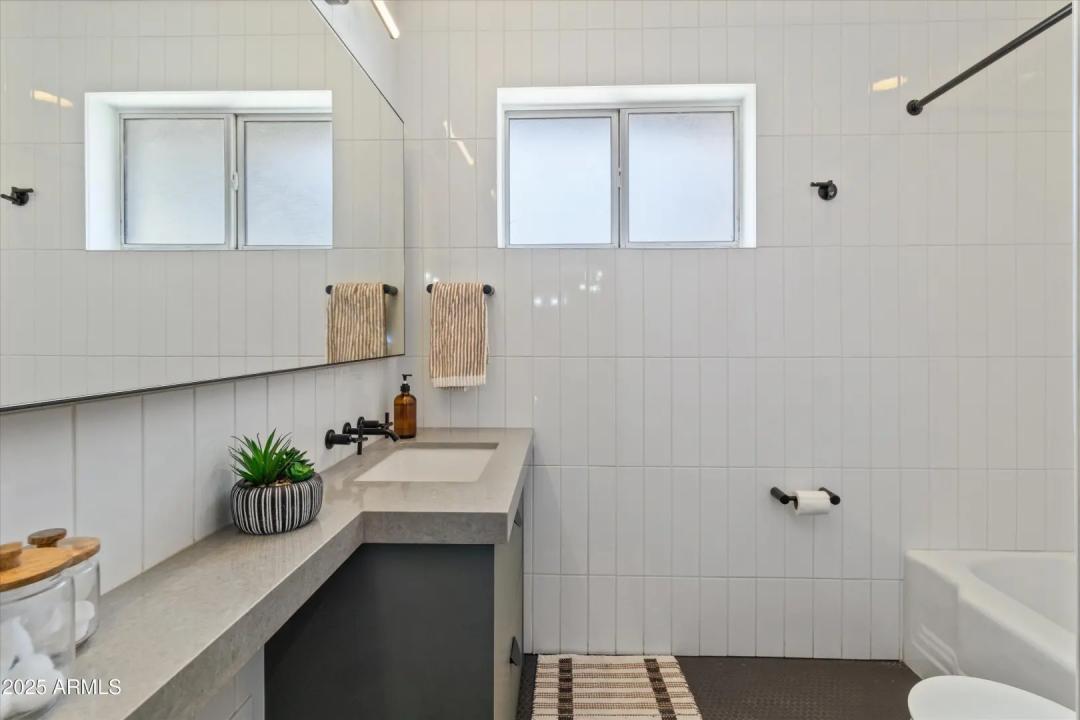 Real Estate Picture 28