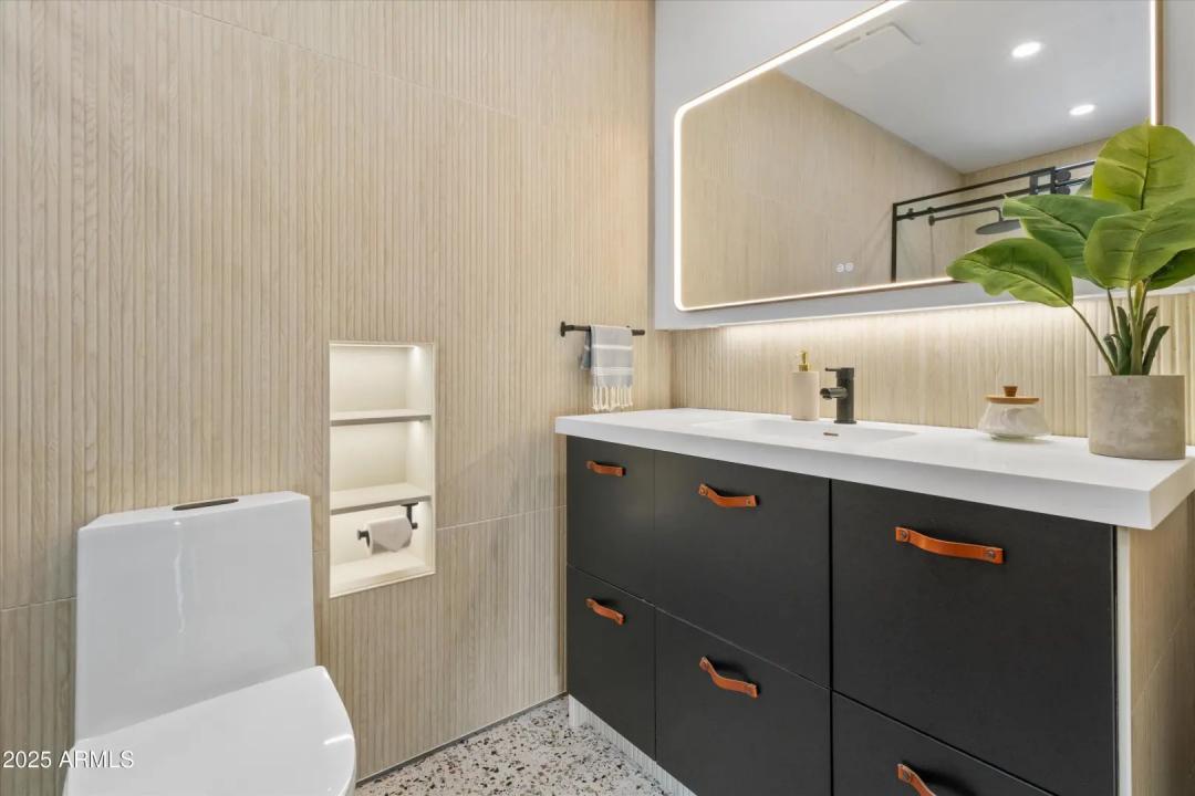 Real Estate Picture 24