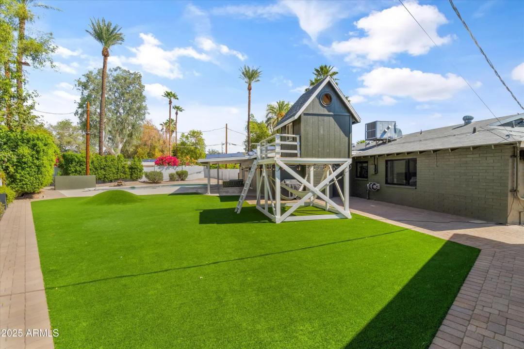 Real Estate Picture 33
