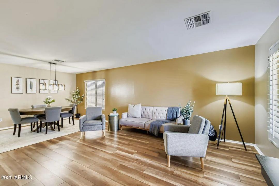 Real Estate Picture 4