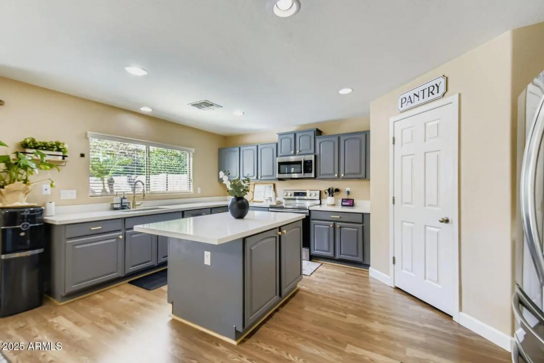 Real Estate Picture 7