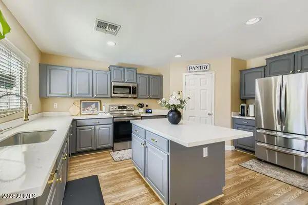 Real Estate Picture 8
