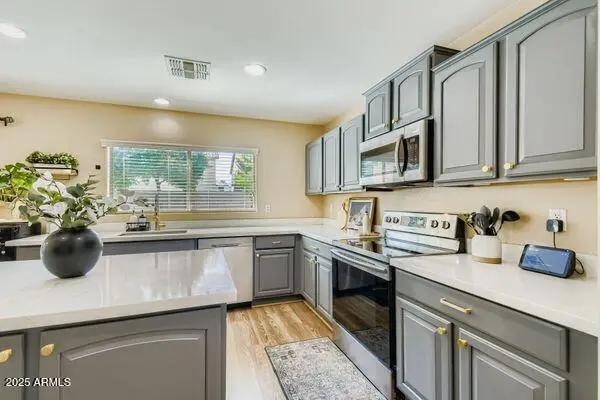 Real Estate Picture 9