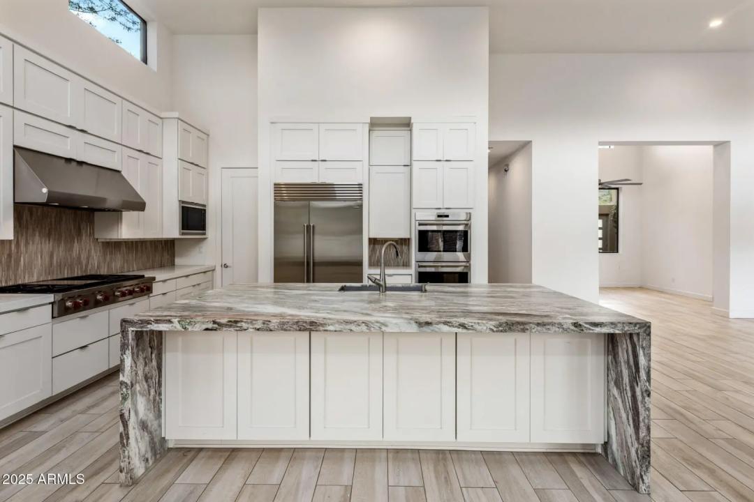 Real Estate Picture 7