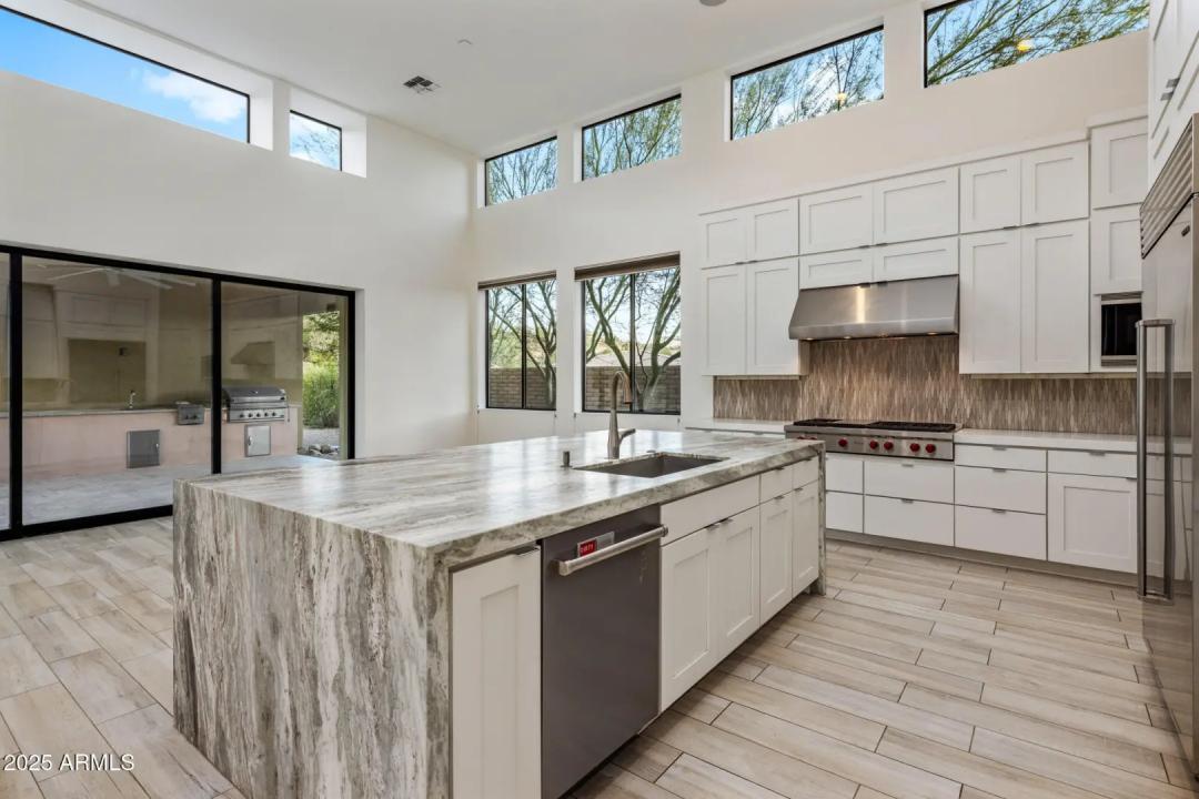 Real Estate Picture 8