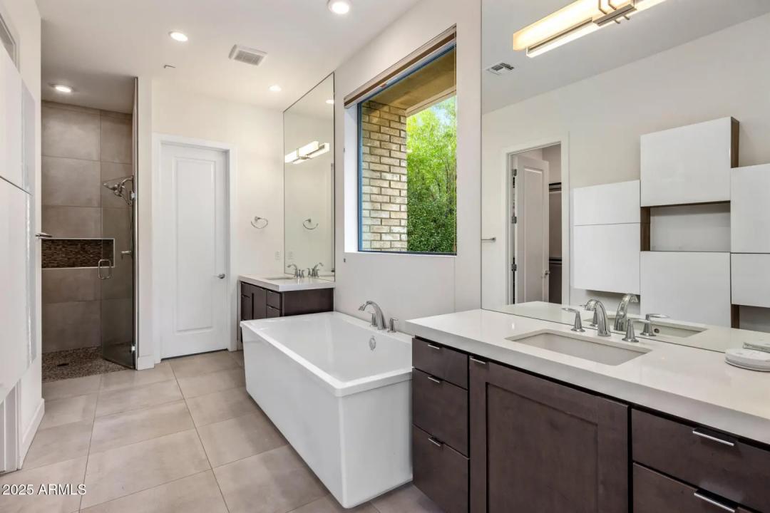 Real Estate Picture 14