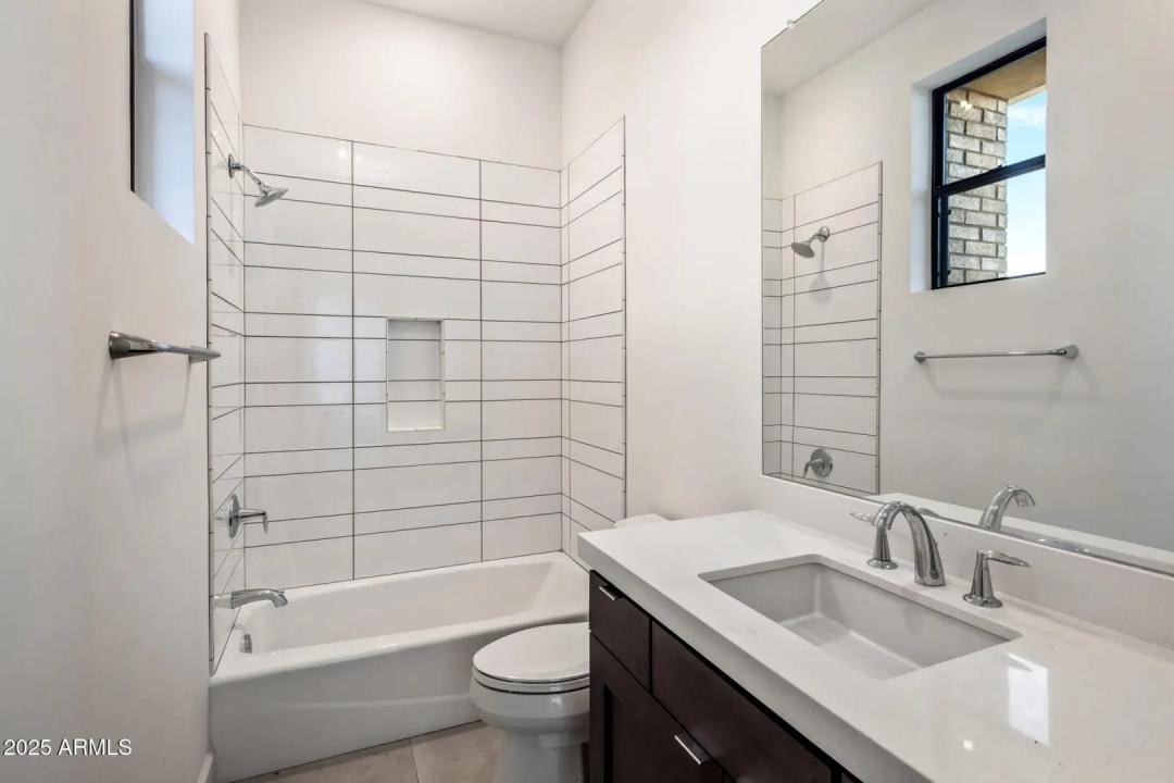 Real Estate Picture 18