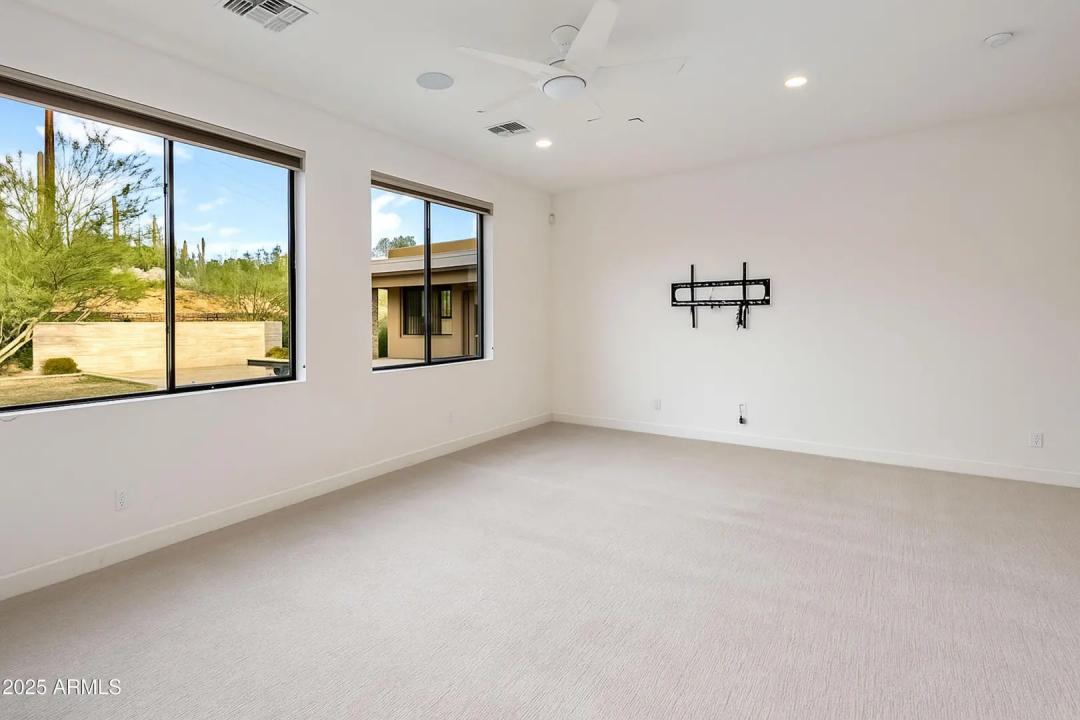 Real Estate Picture 11